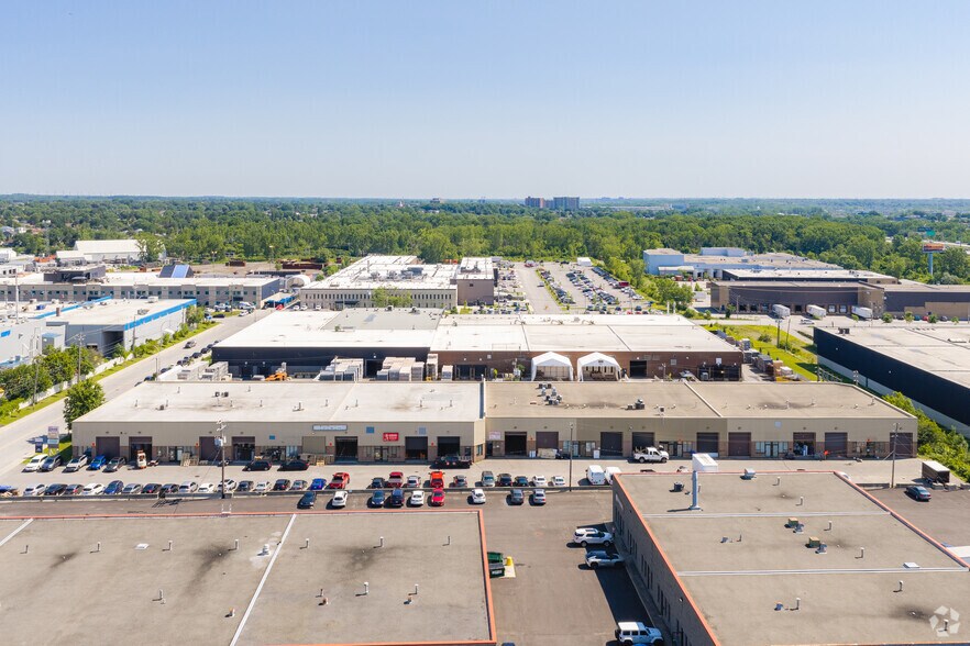 868-896 Rue Berlier, Laval, QC à louer - Photo de l’immeuble – Image 2 sur 5