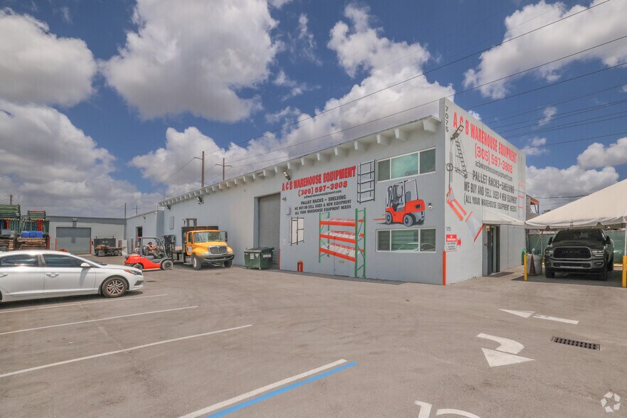 7075 NW 74th St, Medley, FL à louer - Photo de l’immeuble – Image 3 sur 5