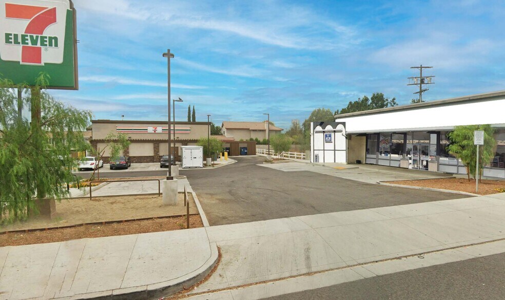 11348 Sunburst St, Lake View Terrace, CA à louer - Photo de l’immeuble – Image 3 sur 4