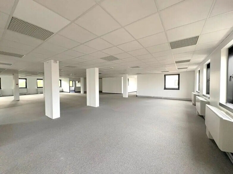 Bureau dans Le Pecq à louer - Photo de l’immeuble – Image 2 sur 9