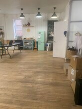 254 E 3rd St, New York, NY à louer Photo intérieure– Image 1 sur 6