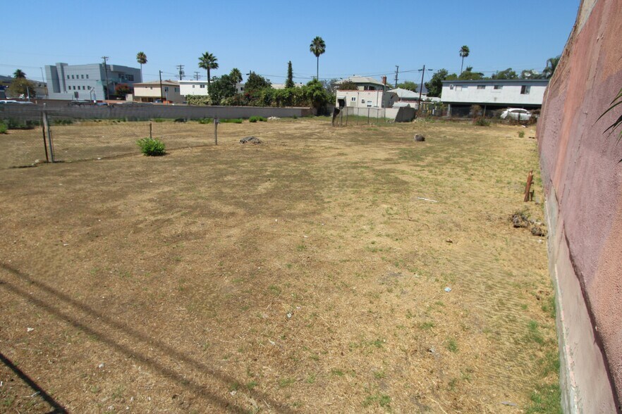 133 W Los Feliz Rd, Glendale, CA à louer - Photo de l’immeuble – Image 3 sur 6