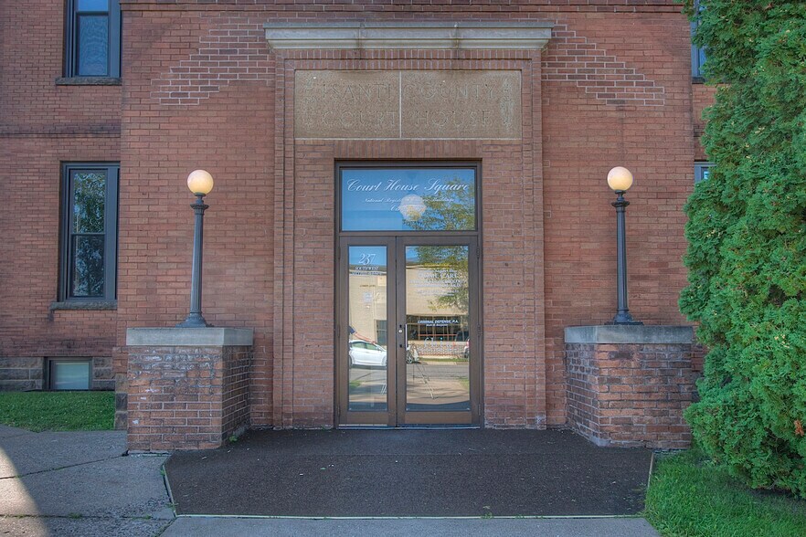 237 2nd Ave SW, Cambridge, MN à louer - Photo de l’immeuble – Image 3 sur 7