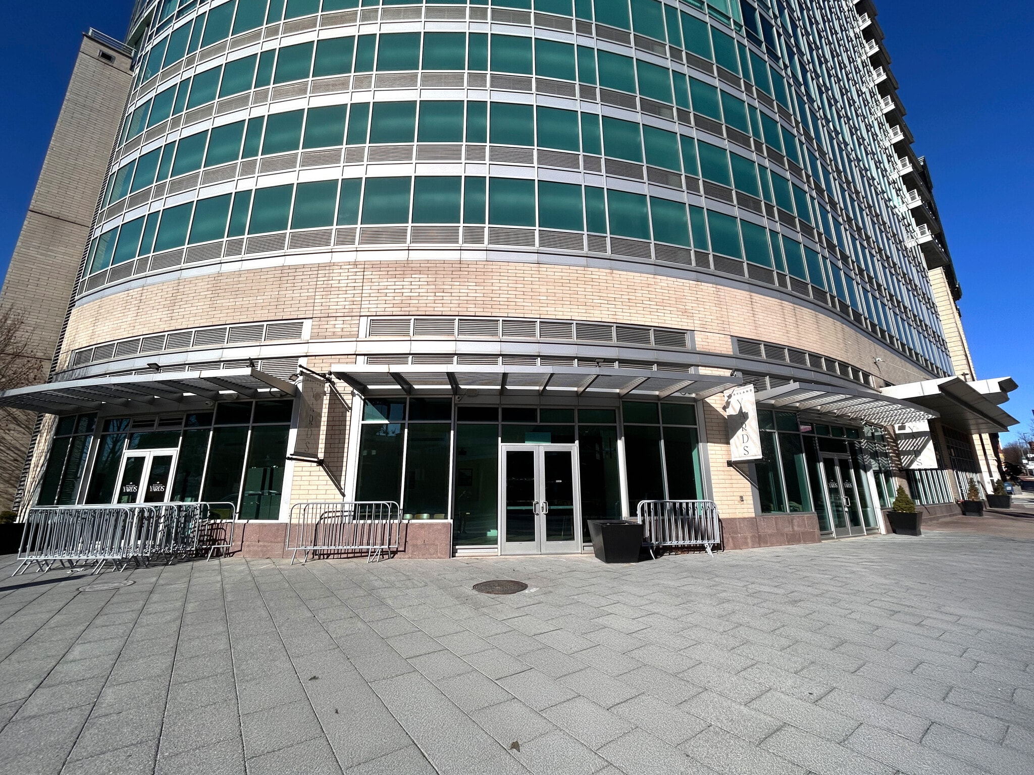 511 W Pratt St, Baltimore, MD à louer Photo de l’immeuble– Image 1 sur 3