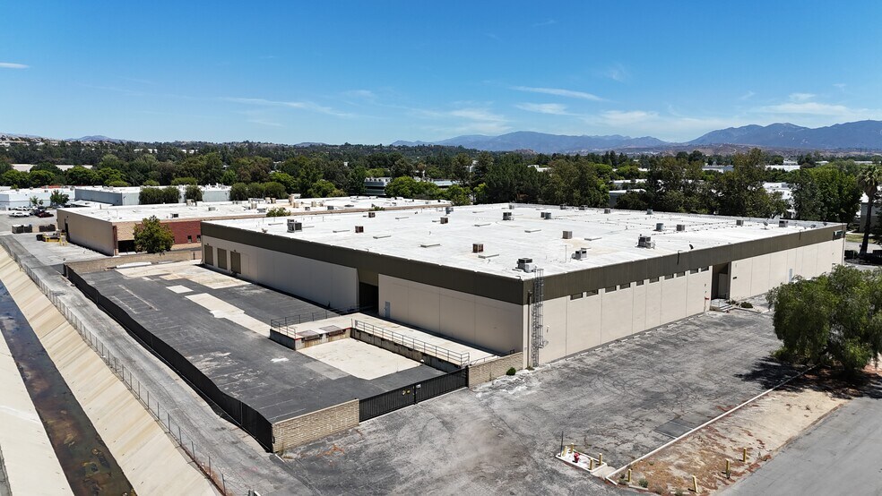 25371-25395 Rye Canyon Rd, Valencia, CA à louer - Photo de l’immeuble – Image 1 sur 15