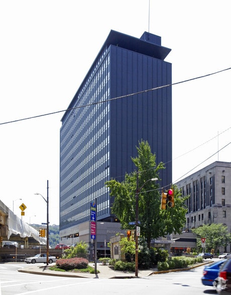 564 Forbes Ave, Pittsburgh, PA à louer - Photo de l’immeuble – Image 2 sur 6