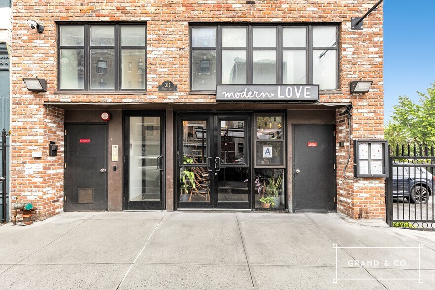 317 Union Ave, Brooklyn, NY à louer - Photo de l’immeuble – Image 2 sur 3