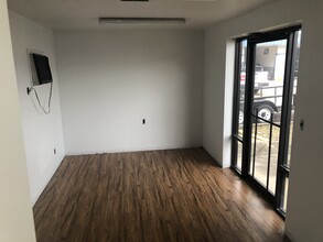 9361 Winkler Dr, Houston, TX à louer Photo intérieure– Image 2 sur 2