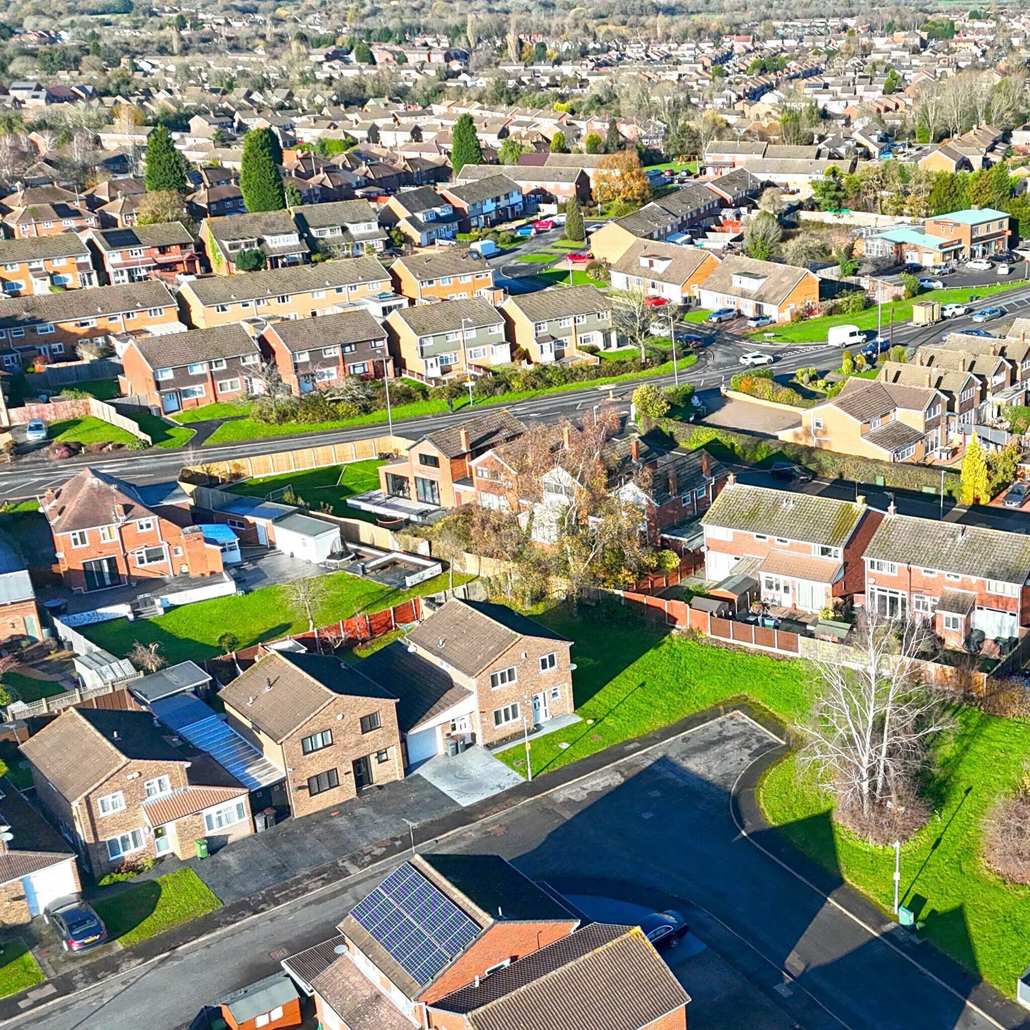 18 The Larches, Exhall, Coventry, CV7 9NF Rd, Exhall à vendre Photo principale– Image 1 sur 6