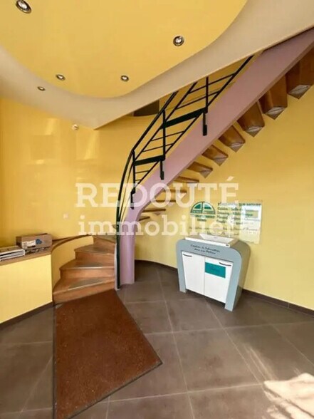 Bureau dans Witry-lès-Reims à louer - Photo de l’immeuble – Image 3 sur 5