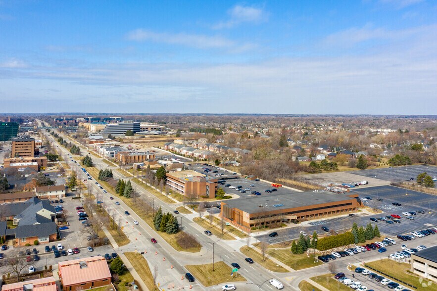 1650 W Big Beaver Rd, Troy, MI à vendre - Aérien – Image 2 sur 6