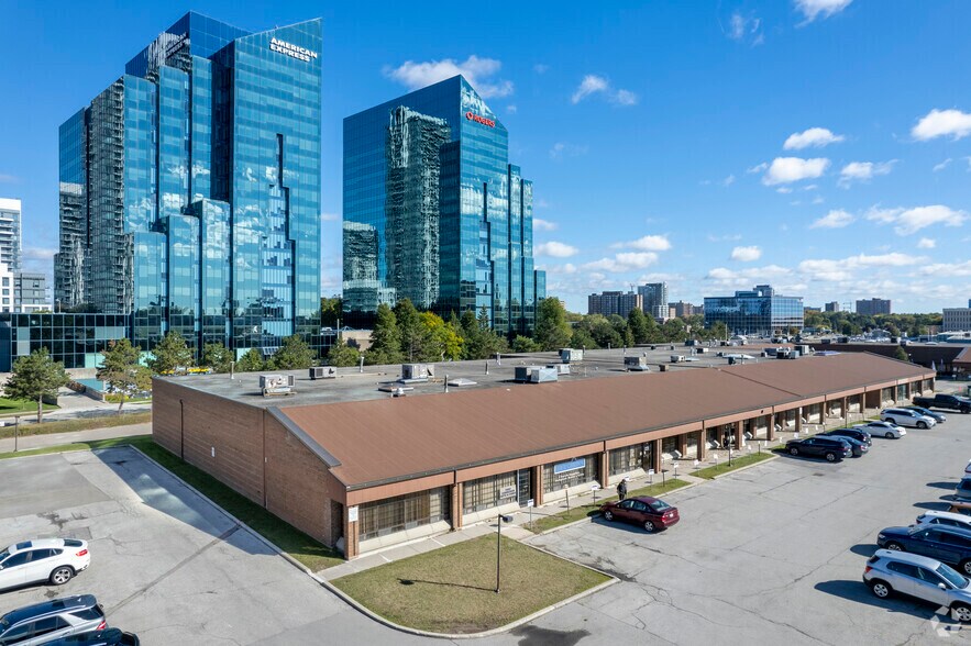 288 Consumers Rd, Toronto, ON à vendre - Photo de l’immeuble – Image 2 sur 6