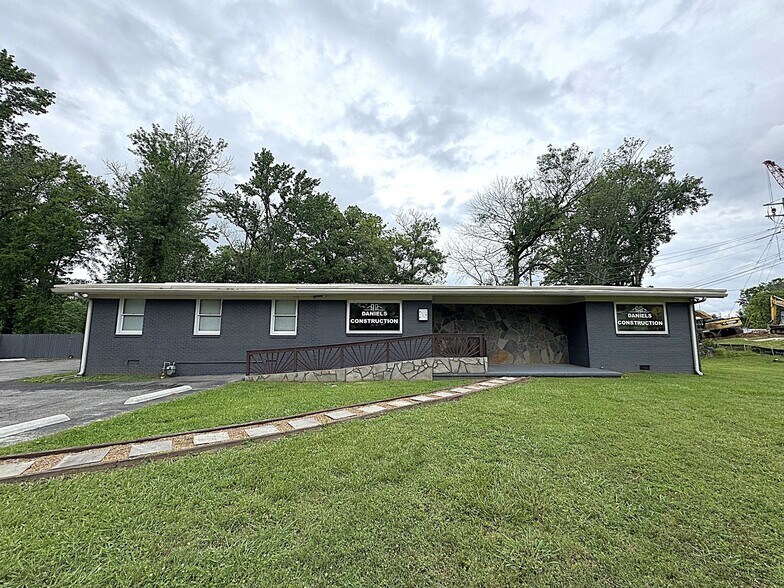 800 Maplehill Dr, Tullahoma, TN à vendre - Photo de l’immeuble – Image 1 sur 20