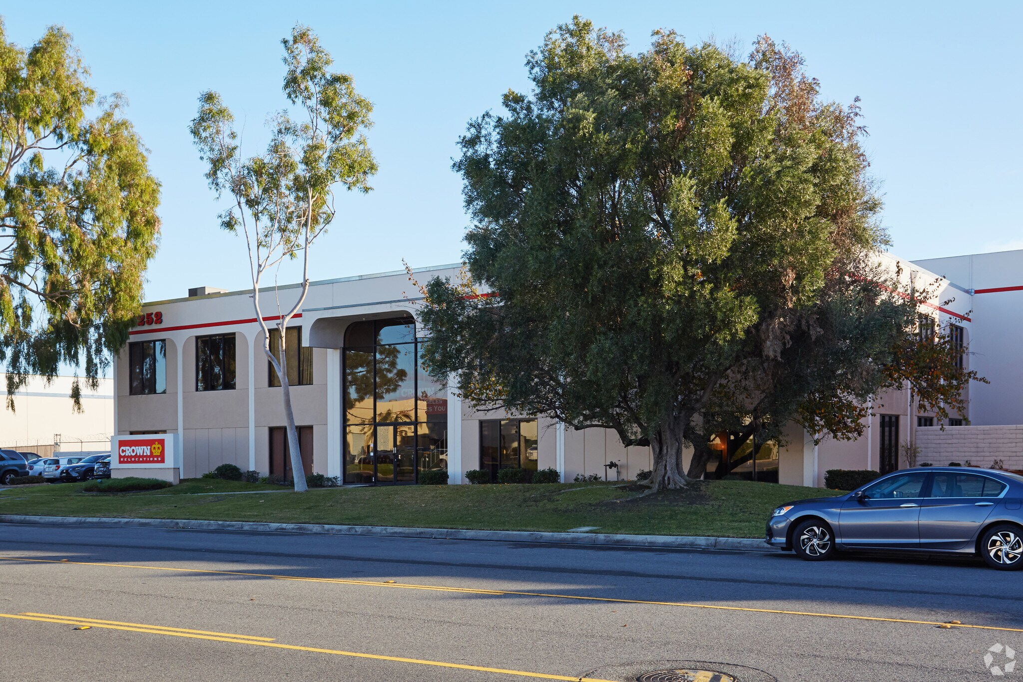 5252 Argosy Ave, Huntington Beach, CA à louer Photo principale– Image 1 sur 5