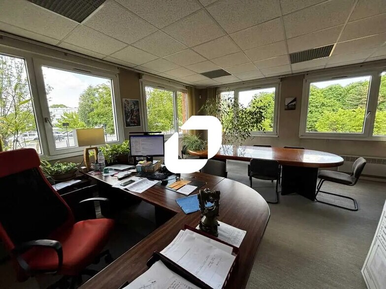 Bureau dans Évry-Courcouronnes à louer - Photo de l’immeuble – Image 3 sur 14
