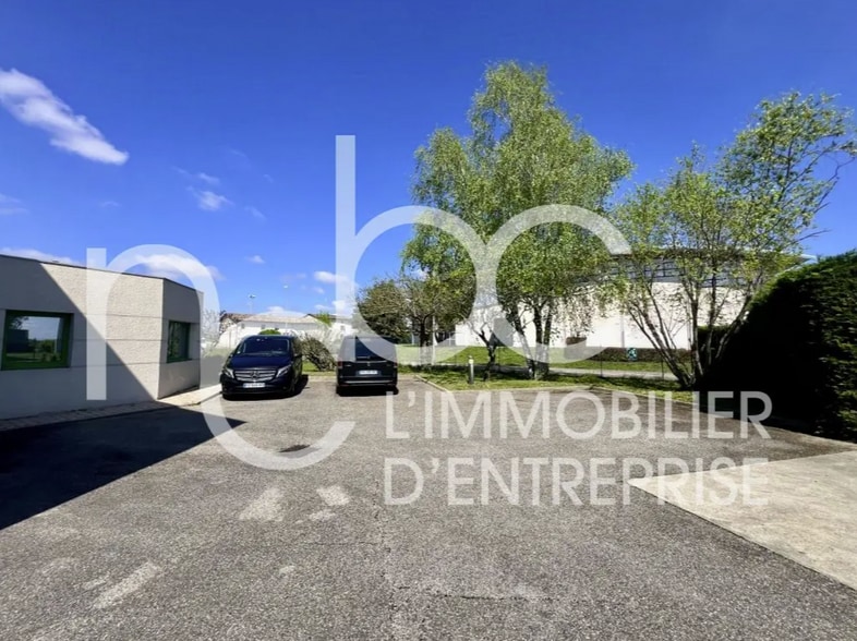 Local d’activités dans Montanay à louer - Photo de l’immeuble – Image 3 sur 3