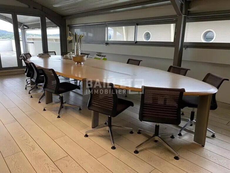 Bureau dans Fréjus à louer - Photo de l’immeuble – Image 3 sur 12