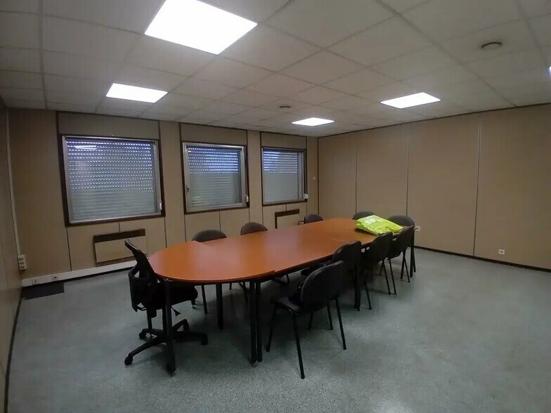 Local d'activités dans Montceau-les-Mines à vendre - Photo de l’immeuble – Image 2 sur 4