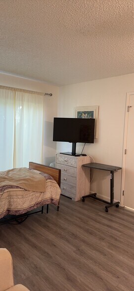 3218 Mira Mesa Ave, Oceanside, CA à vendre - Photo intérieure – Image 3 sur 4