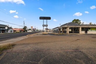 2608 North St, Nacogdoches, TX à louer Photo intérieure– Image 2 sur 12