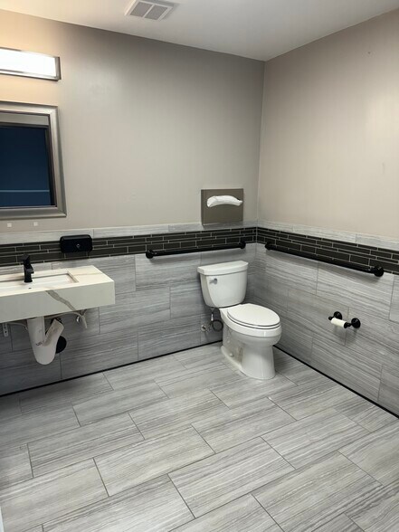 1717 Old Tustin Ave, Santa Ana, CA à louer - Photo de l’immeuble – Image 3 sur 12