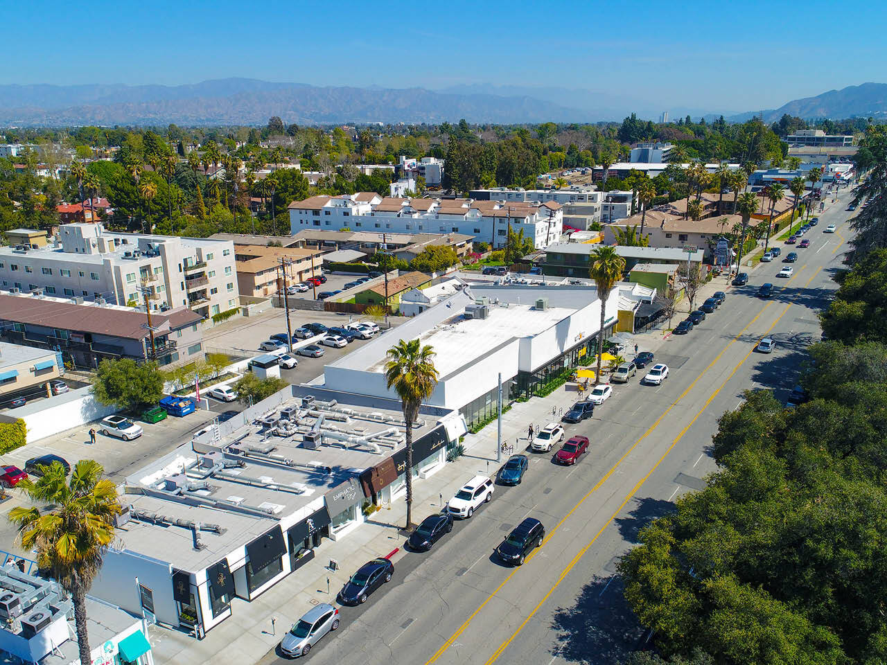 13003-13009 Ventura Blvd, Studio City, CA à louer Photo de l’immeuble– Image 1 sur 7