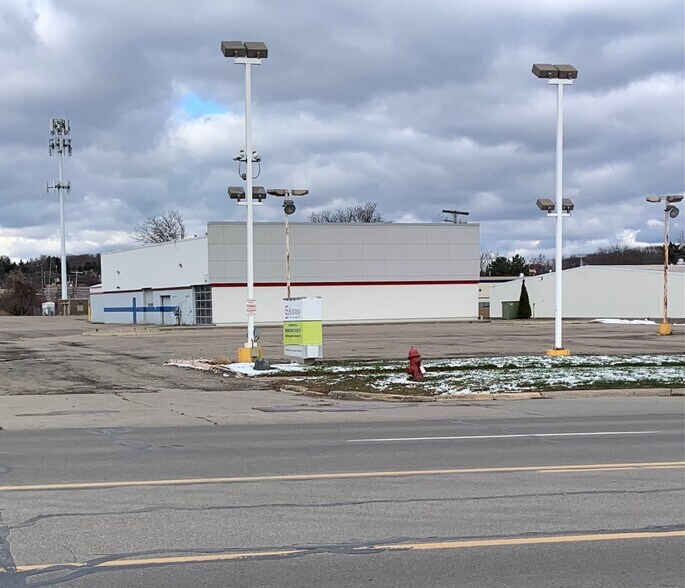 35080 Grand River Ave, Farmington, MI à louer - Photo de l’immeuble – Image 1 sur 9