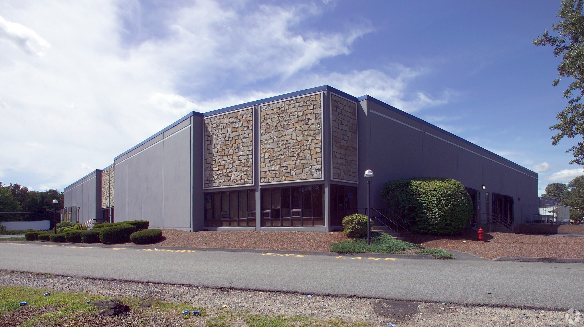 31 Suffolk Rd, Mansfield, MA à louer Photo principale– Image 1 sur 9