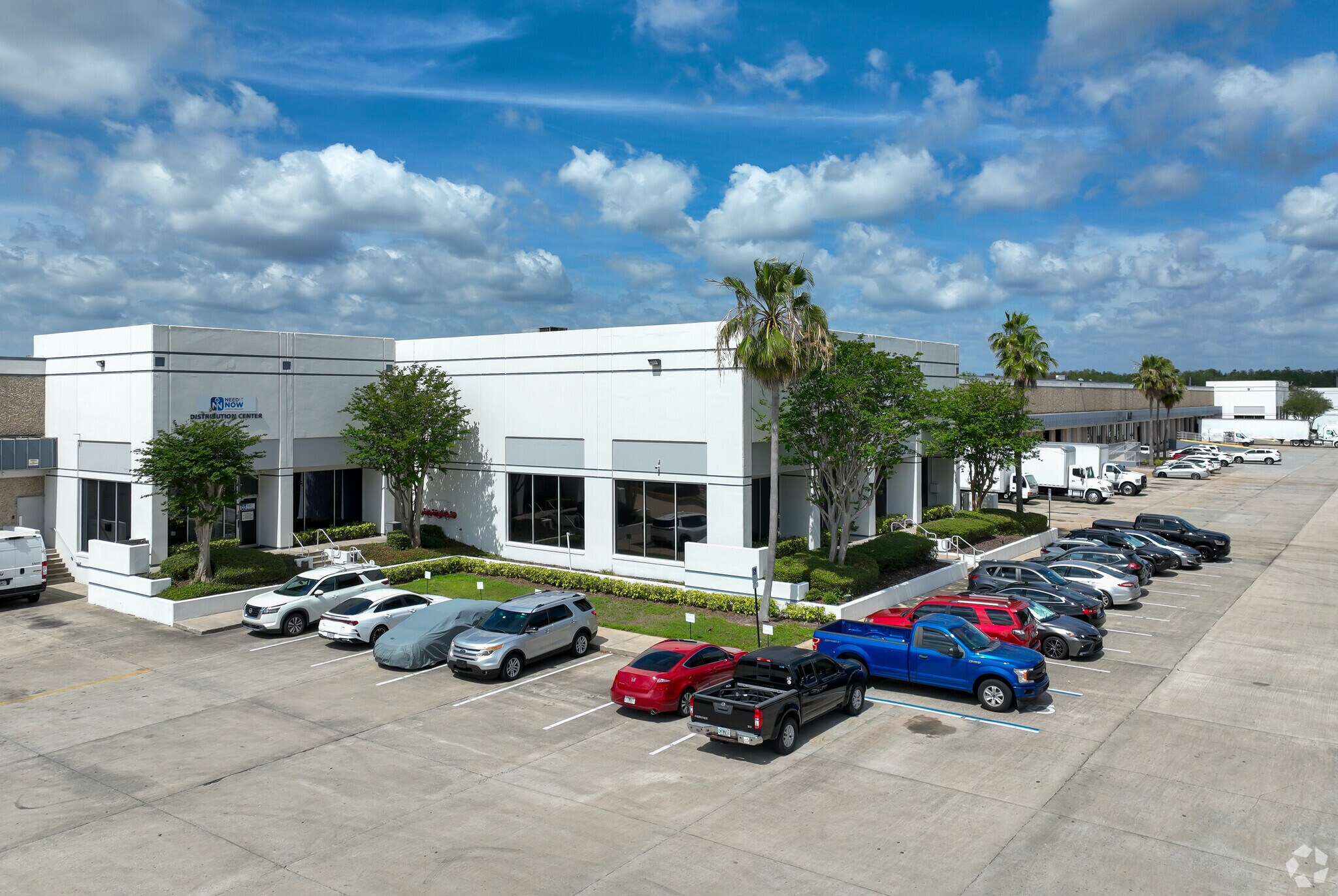 7510-7540 S Presidents Dr, Orlando, FL à louer Photo principale– Image 1 sur 19