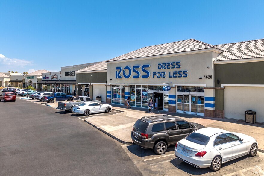 4604-4798 W Sahara Ave, Las Vegas, NV à louer - Photo de l’immeuble – Image 3 sur 17