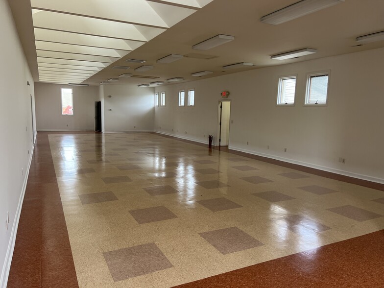 755 Thimble Shoals Blvd, Newport News, VA à louer - Photo de l’immeuble – Image 3 sur 10