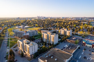 4555 Varsity Ln NW, Calgary, AB - VUE AÉRIENNE  vue de carte - Image1