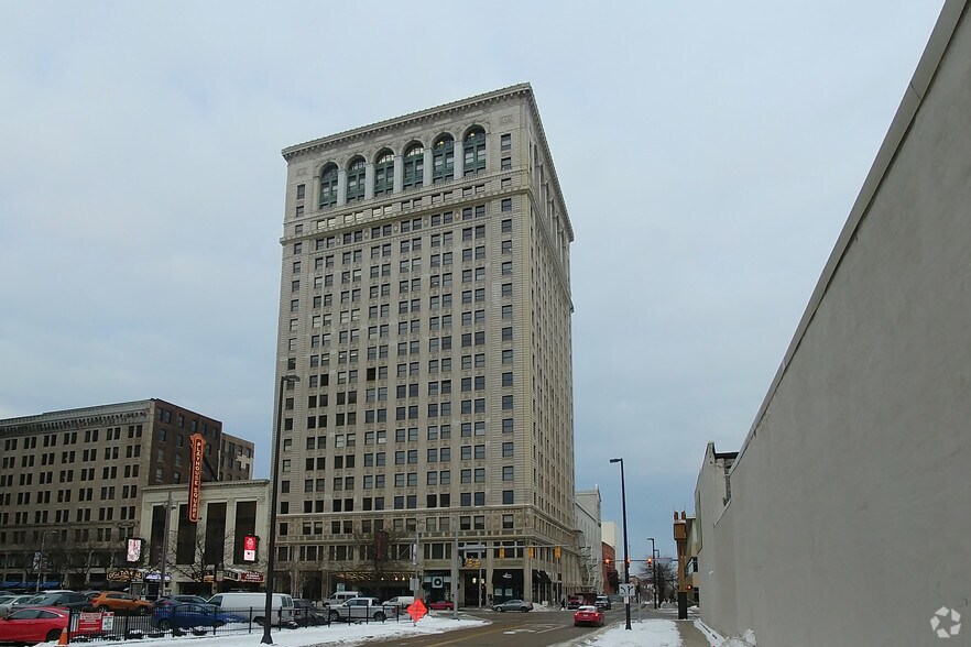 1621 Euclid Ave, Cleveland, OH à louer - Photo de l’immeuble – Image 3 sur 11