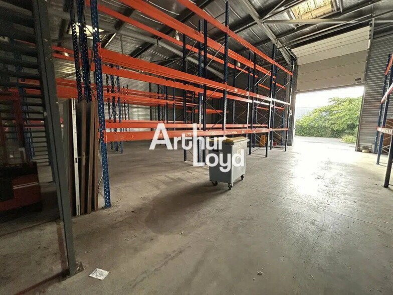 Local d’activités dans Saint-Raphaël à louer - Photo intérieure – Image 2 sur 6