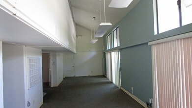 1301 Farmers Ln, Santa Rosa, CA à louer Photo intérieure– Image 1 sur 3