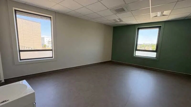 Bureau dans Saran à louer - Photo intérieure – Image 3 sur 9