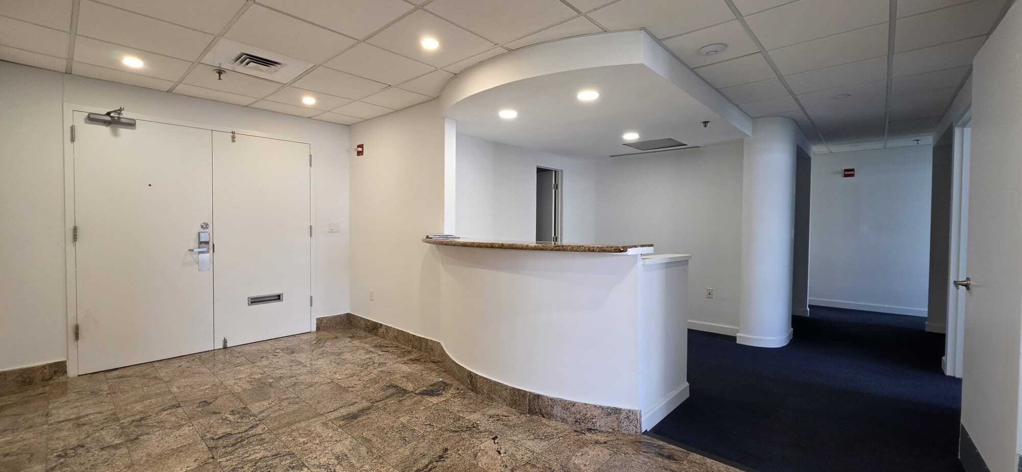 2100 Coral Way, Miami, FL à louer Photo intérieure– Image 1 sur 5
