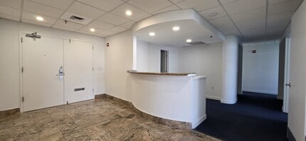 2100 Coral Way, Miami, FL à louer Photo intérieure– Image 1 sur 5