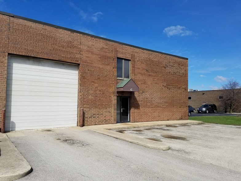 640 Pond Dr, Wood Dale, IL à louer - Photo de l’immeuble – Image 3 sur 8