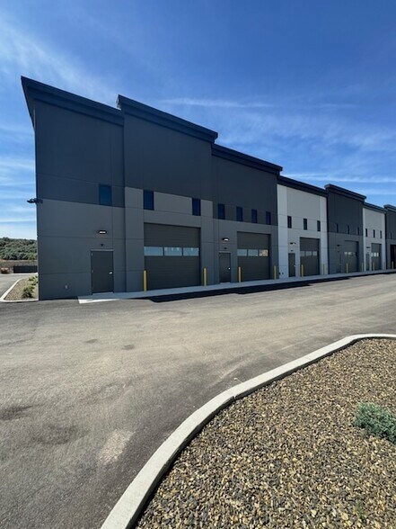 2200 E Chisholm Dr, Nampa, ID à louer - Photo de l’immeuble – Image 2 sur 9