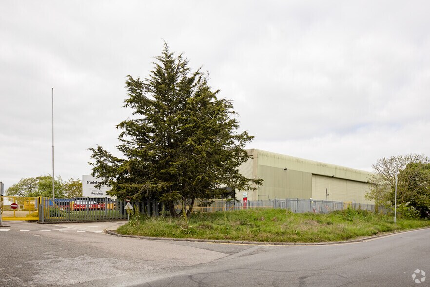Visku 74, Gilette Way, Reading à vendre - Photo principale – Image 1 sur 1