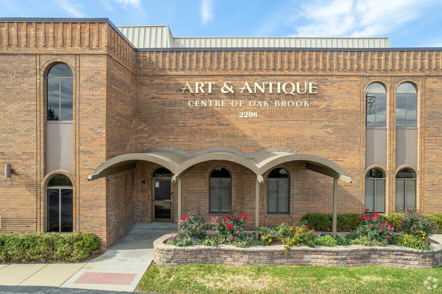 2208 Midwest Rd, Oak Brook, IL à louer - Photo de l’immeuble – Image 2 sur 9