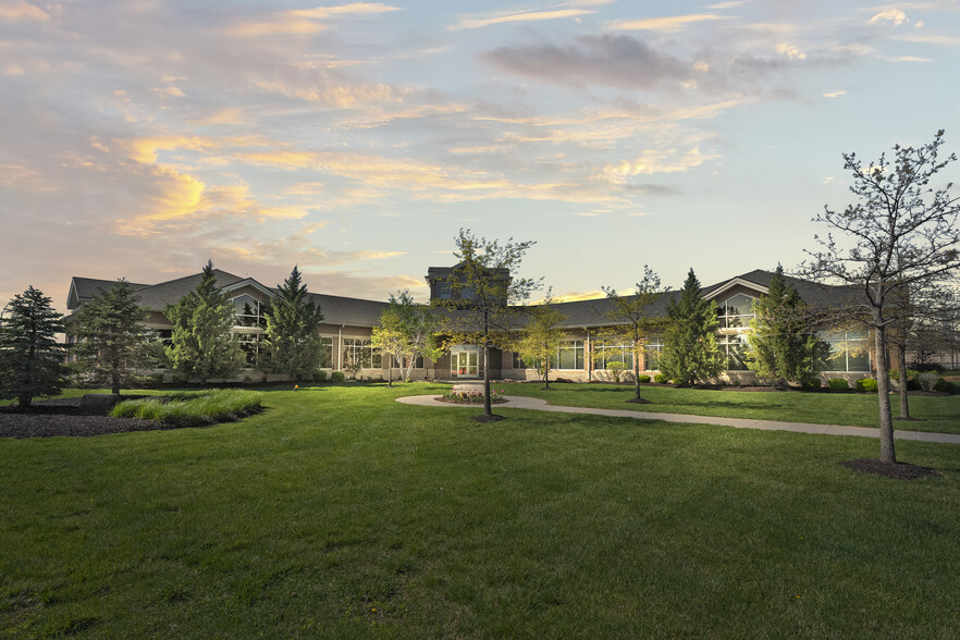 5015 NW Canal St, Riverside, MO à louer - Photo de l’immeuble – Image 1 sur 10