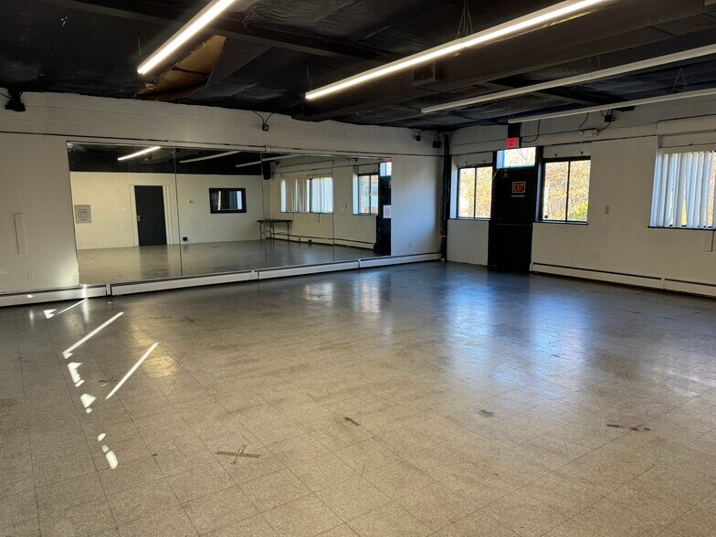 48 Silas Deane Hwy, Wethersfield, CT à louer - Photo de l’immeuble – Image 3 sur 13