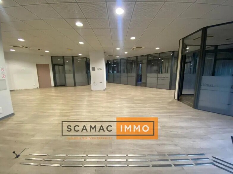 Local commercial dans Aubagne à louer - Photo de l’immeuble – Image 2 sur 4