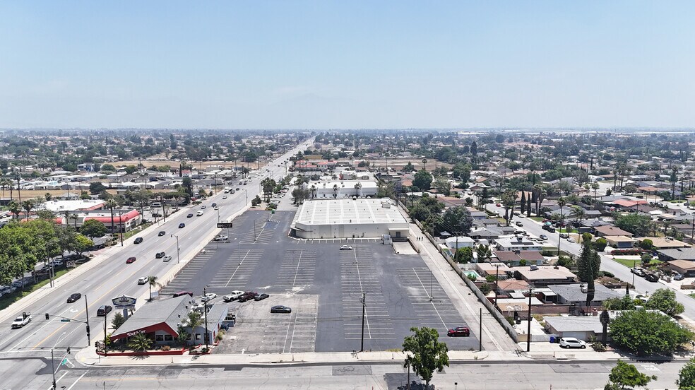 17575 Foothill Blvd, Fontana, CA à louer - Photo de l’immeuble – Image 3 sur 7