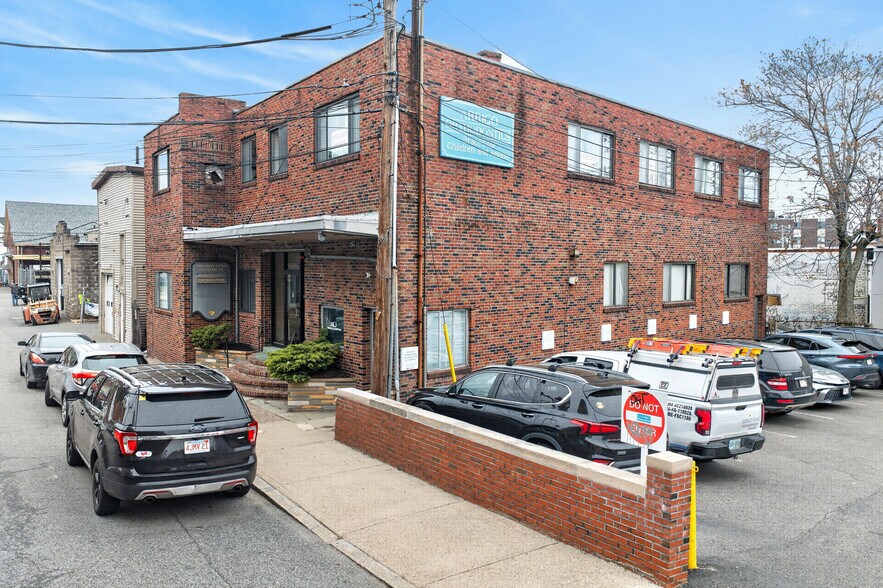 7 Foster St, Revere, MA à vendre - Photo de l’immeuble – Image 3 sur 12