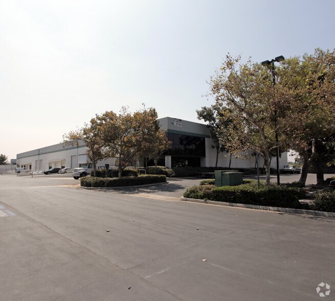 720 E Lambert Rd, La Habra, CA à louer - Photo de l’immeuble – Image 3 sur 4