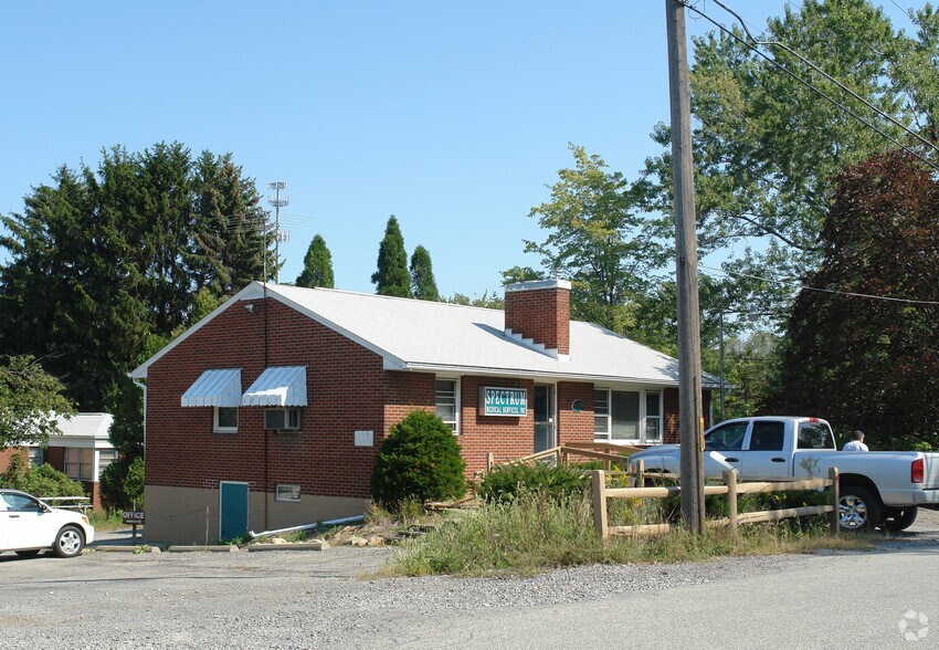 2 Buildings at Rt 19 & 228 portefeuille de 2 biens à vendre sur LoopNet.fr - Photo principale – Image 1 sur 1