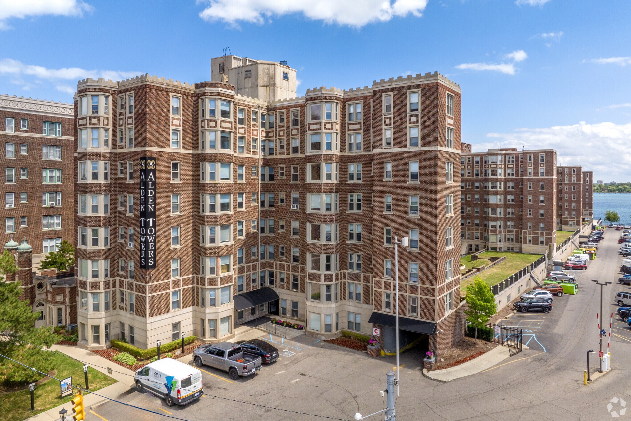 8100-8106 E Jefferson Ave, Detroit, MI à vendre Photo principale– Image 1 sur 5